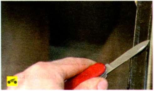 Срежьте старый шов, оставляя тонкий слой клея (1,0–2,0 мм)