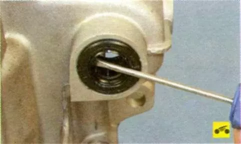 сальник штока поводка механизма переключения передач