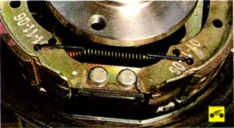 Замена колодок тормозных механизмов задних колес Chery Amulet