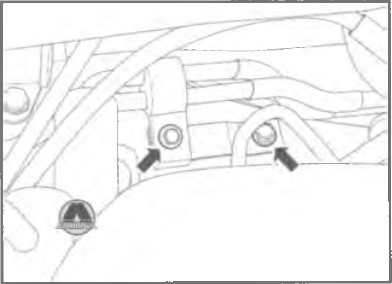 Извлечь нагнетательный и сливной патрубок системы гидроусилителя рулевого управления из моторного отсека