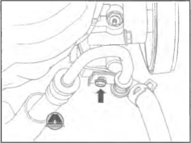 Встановити монтажний кронштейн разом із нагнітальним та зливальним патрубком на корпус насоса гідропідсилювача рульового керування