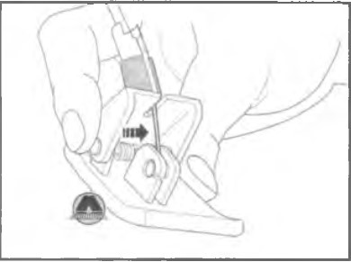 Установить цилиндр троса отпирания замка крышки капота в корпус ручки отпирания