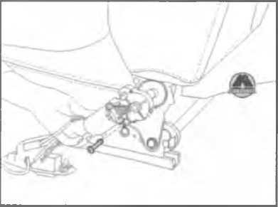 Установить электромотор сервопривода регулировки спинки сиденья на место