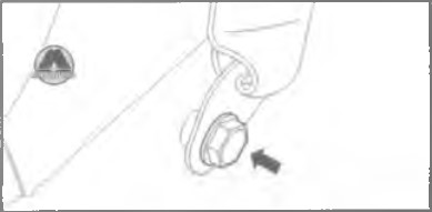 Выкрутить болт нижнего анкерного крепления ремня безопасности к центральной стойке кузова