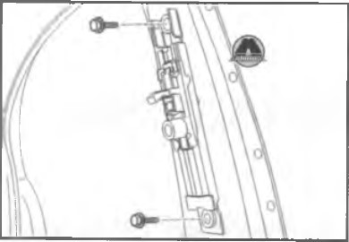 Установить регулятор высоты ремня безопасности на центральную стойку кузова автомобиля